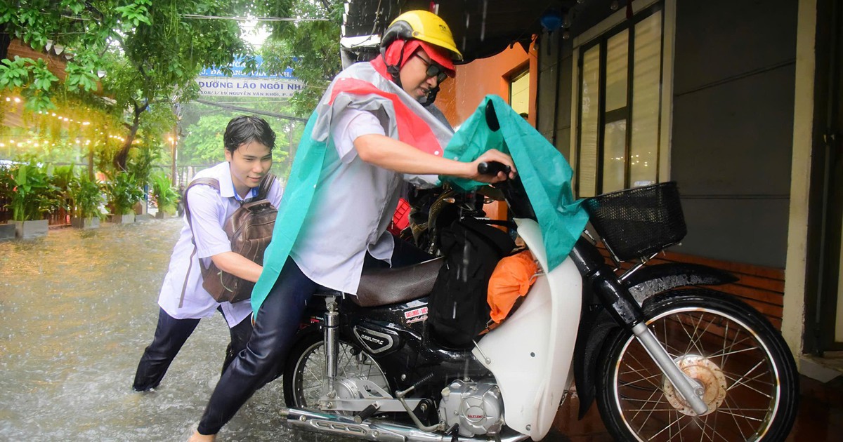 Học sinh phải mang giày ba ta: Có cần 'đồng phục hóa' đôi giày?