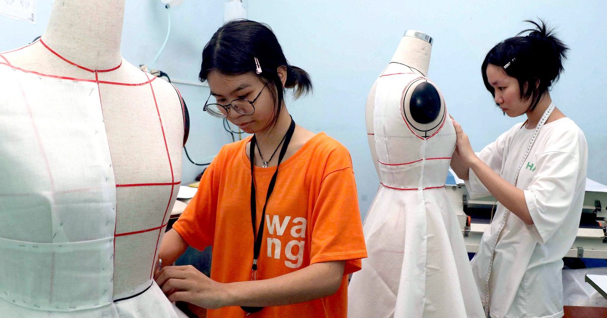 Thi tốt nghiệp trung học nghề gồm toán, ngữ văn, 2 môn định hướng nghề nghiệp và chuyên môn nghề