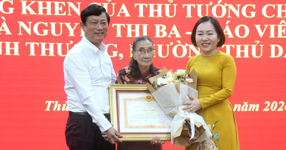 'Cô Ba' Thủ Dầu Một 10 năm dạy lớp học tình thương nhận bằng khen của Thủ tướng