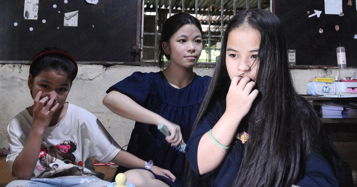 Nữ sinh viên không cha, đậu đại học nhưng phải đi làm công nhân được Đại học Duy Tân tặng 90% học phí 4 năm