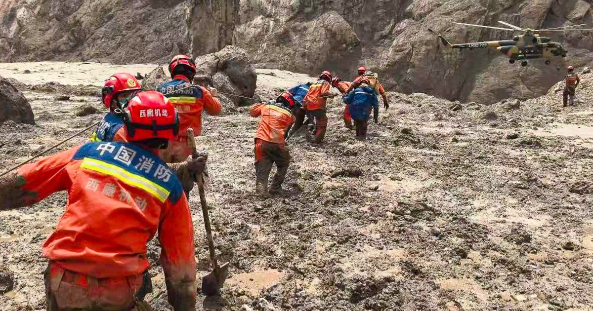 Lũ quét Nepal - Trung Quốc: Cứu hộ bước vào tìm kiếm chuyên sâu dưới lớp bùn đá dày 16m