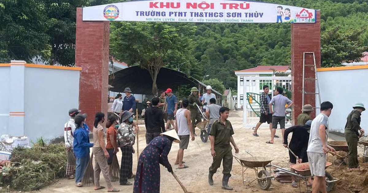 Thanh Hoa officials and residents will clean up the environment together every week