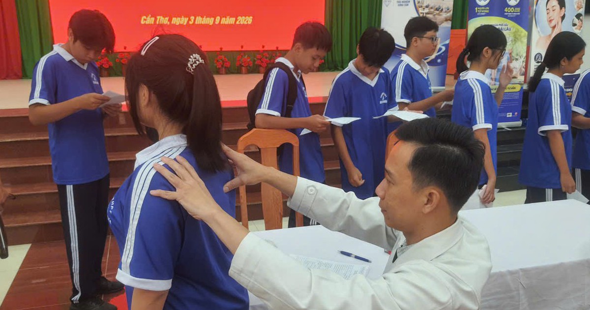 Bệnh viện quân đội khám sức khỏe miễn phí cho hàng ngàn học sinh Cần Thơ