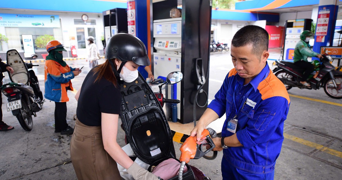 Giá xăng tăng hơn 700 đồng/lít, dầu diesel giảm từ 15h hôm nay