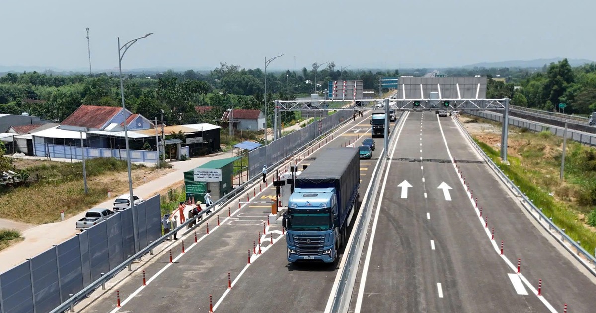 Bác tài container và xe du lịch nói 'ưu, nhược' khi đi cao tốc và quốc lộ
