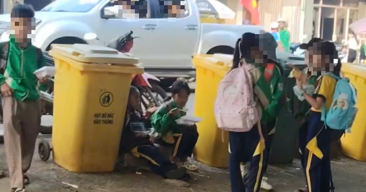 Nhà trường nói gì việc học sinh ăn sáng bên ngoài, cạnh thùng rác?
