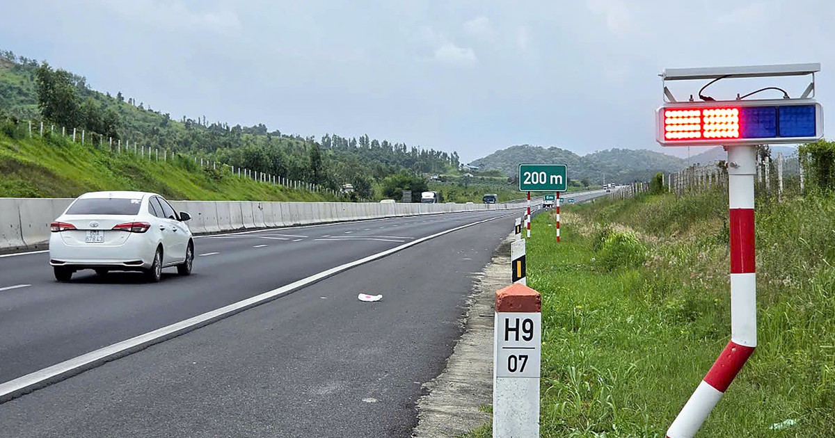 New flashing warning lights on highways are helping alert tired drivers