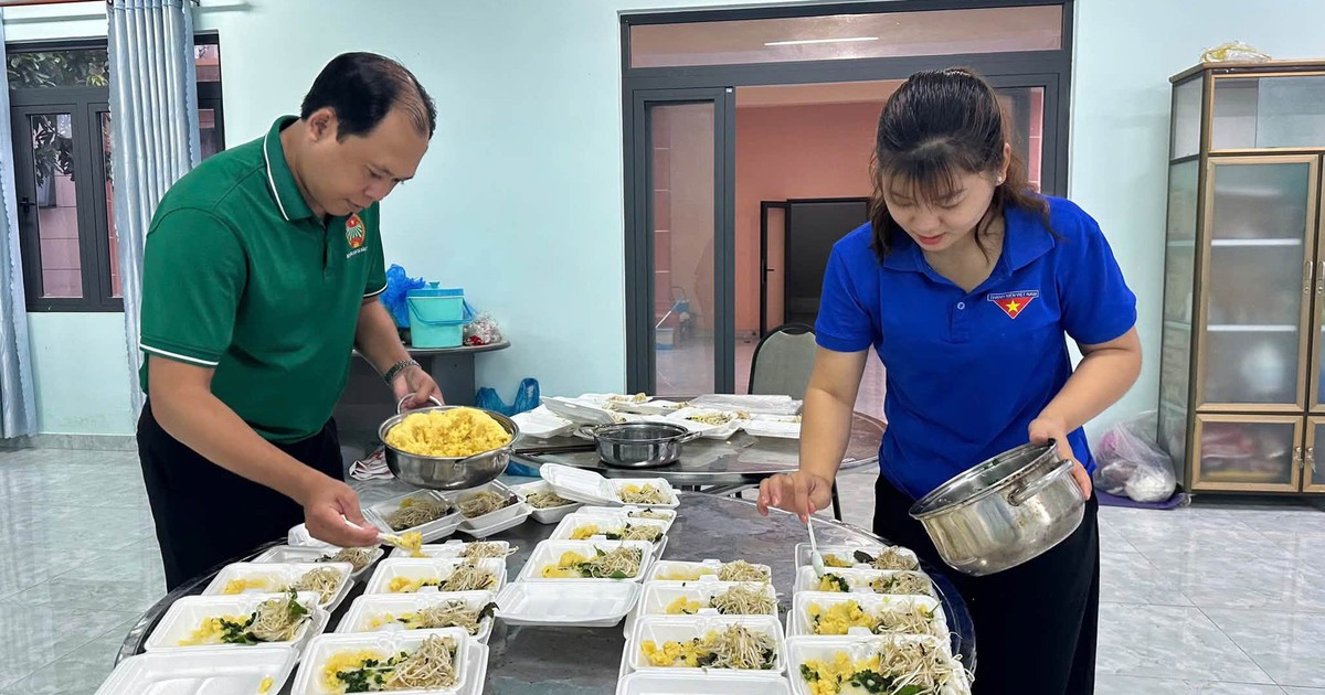 Volunteers provide meals and free health checks for patients and residents