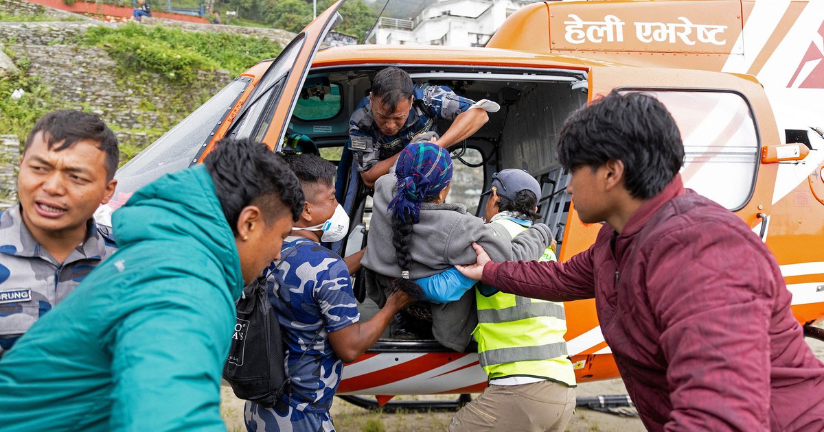 Vietnam sends $300,000 in emergency aid to help Nepal recover from disaster