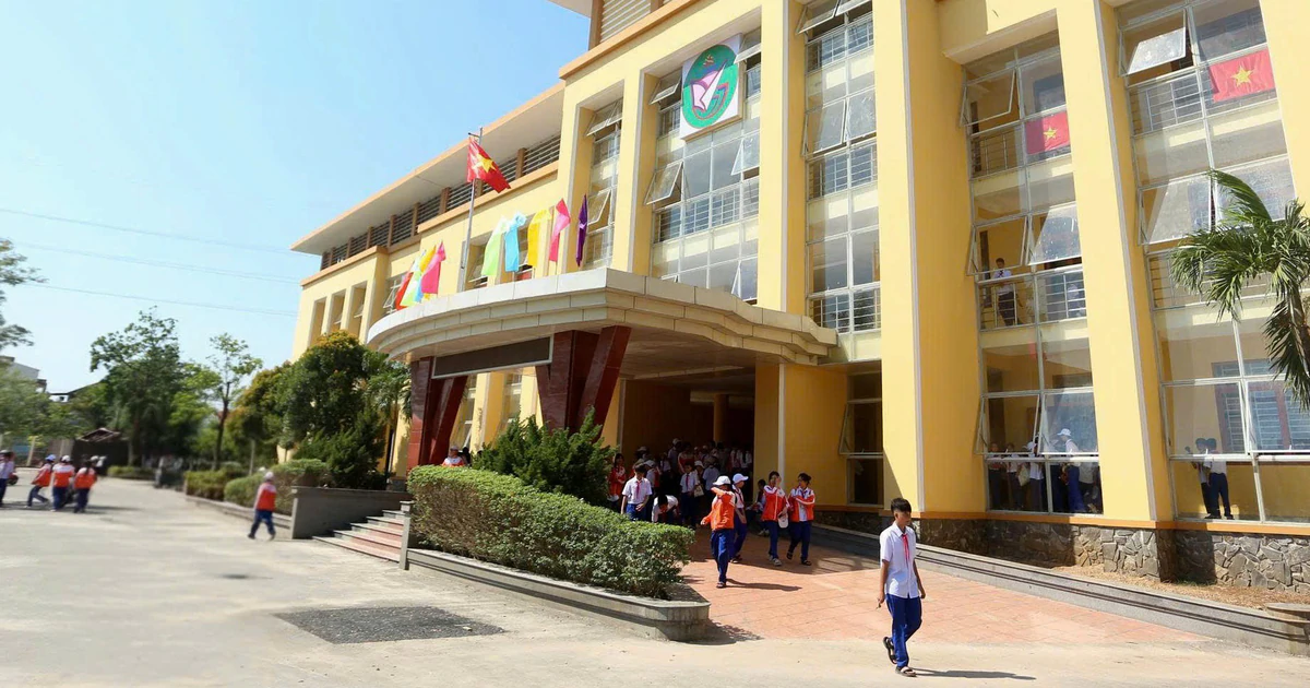 A vacant government office was converted into a new school before the school year began