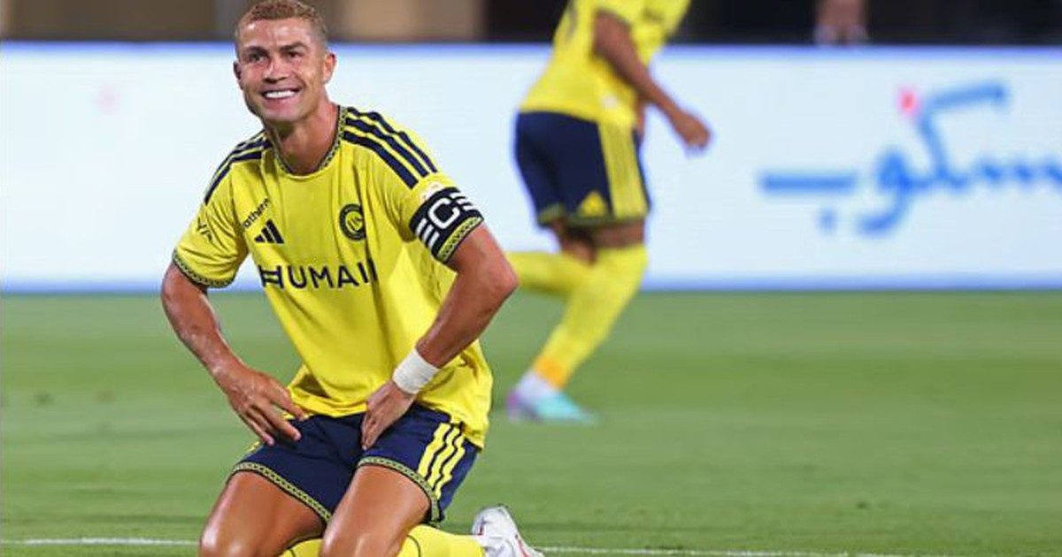 Ronaldo hóa 'diễn viên hài' trong trận thua đầu tiên của Al Nassr ở mùa giải này
