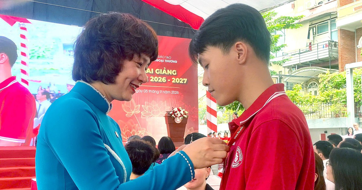 Foreign Trade University honors new student with disability and strong academic record