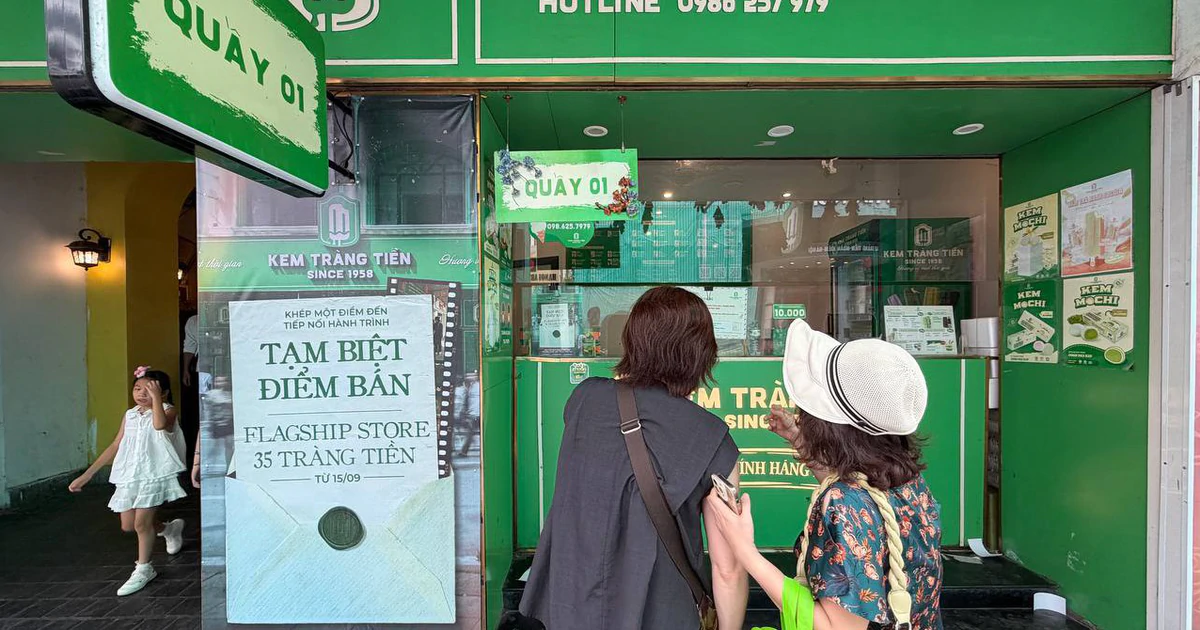 Hé lộ lý do cửa hàng Kem Tràng Tiền đóng cửa