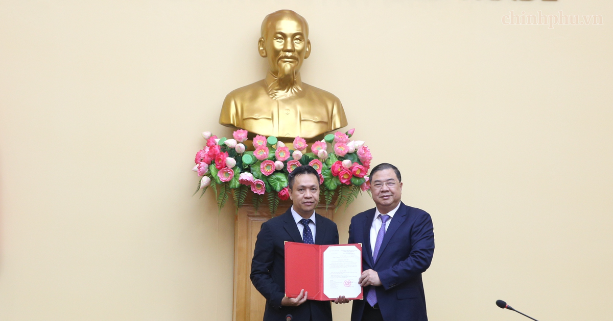 Trao quyết định bổ nhiệm Thứ trưởng Bộ Công Thương Nguyễn Việt Sơn