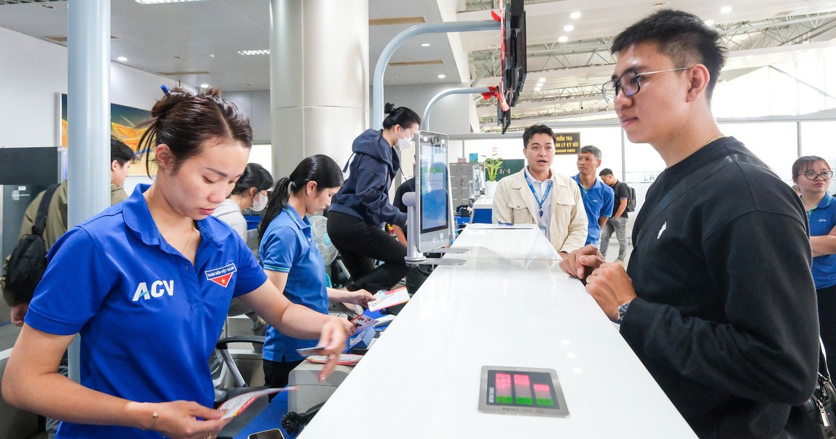 Vì sao sân bay Liên Khương dừng phát thanh tìm khách?