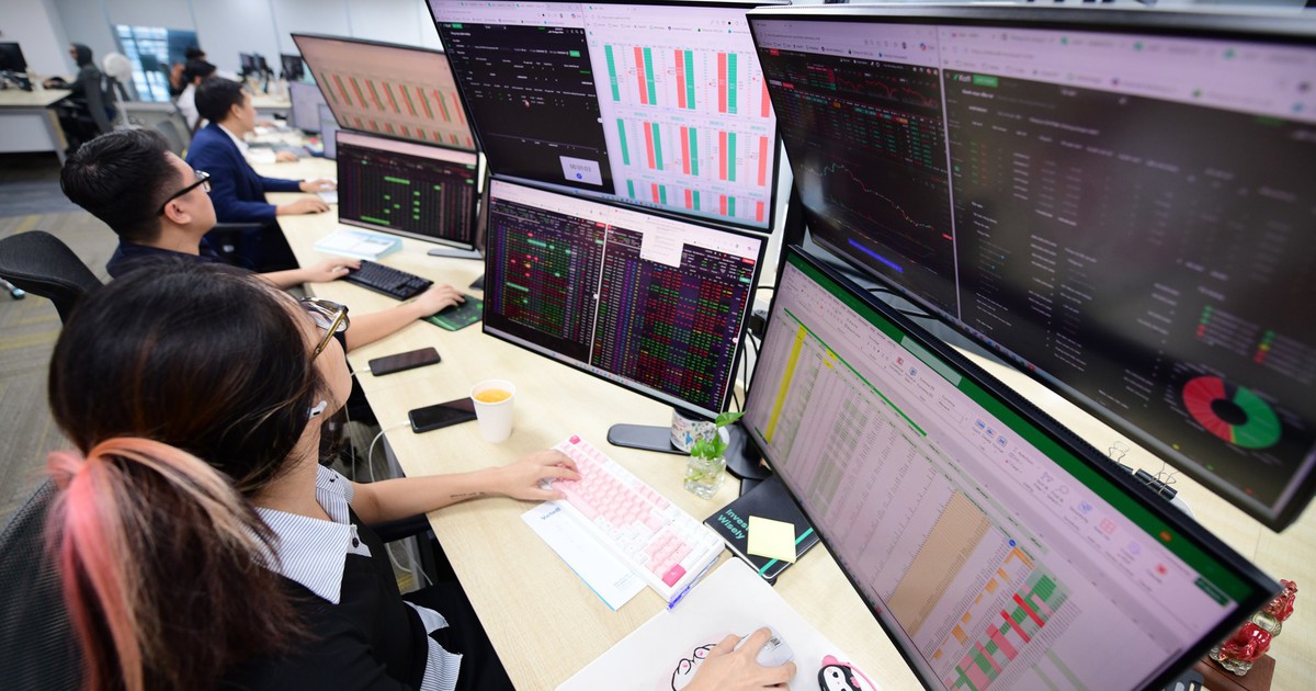 Chứng khoán 8-9: Sau phiên bất ngờ rơi 31 điểm, VN-Index có tiếp tục rung lắc?