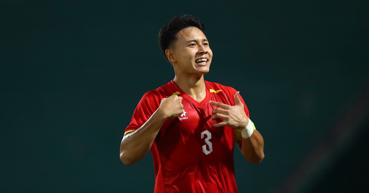 Đội trưởng tuyển U20 Việt Nam xin lỗi người hâm mộ và đàn em U17