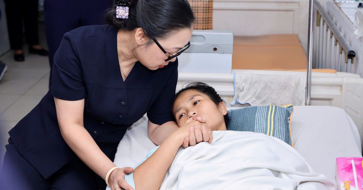 Teacher saves a 2-year-old child and is honored for her bravery