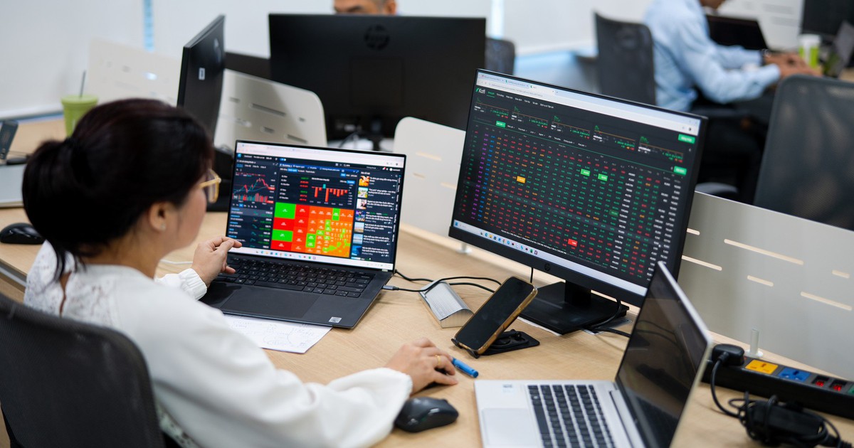 Chứng khoán 9-9: Thanh khoản chưa cải thiện, VN-Index có vượt được vùng 1.850 điểm?