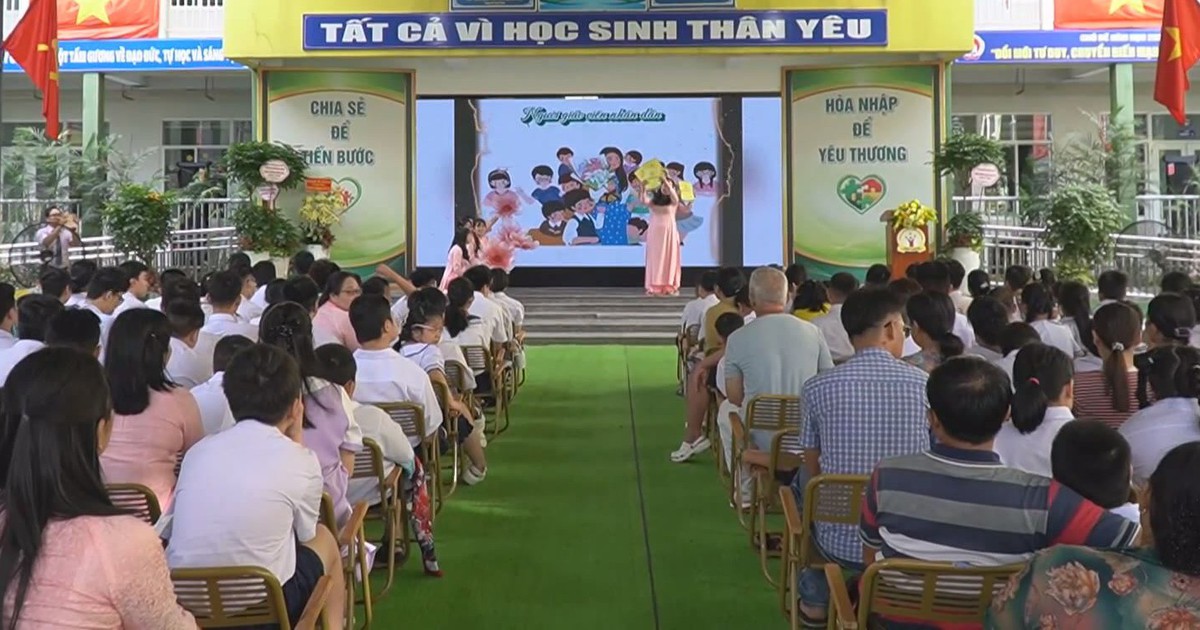 A special back-to-school day for more than 300 students with disabilities in Ho Chi Minh City
