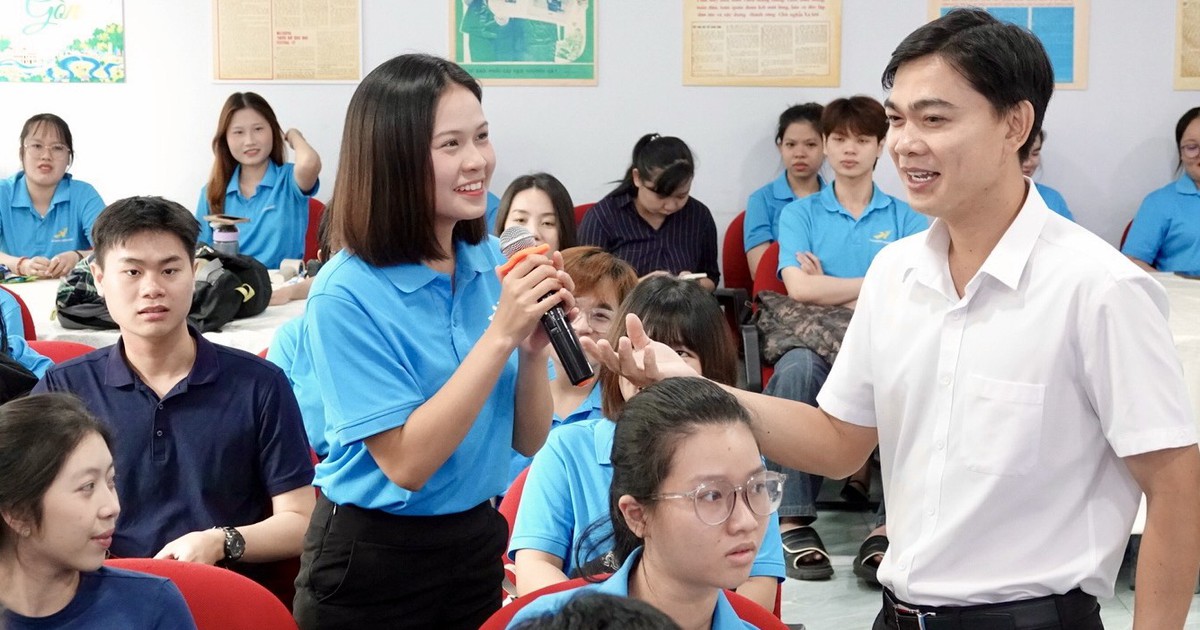 Hơn 100 sinh viên Trường đại học Lạc Hồng học 'Làm báo cùng Tuổi Trẻ'