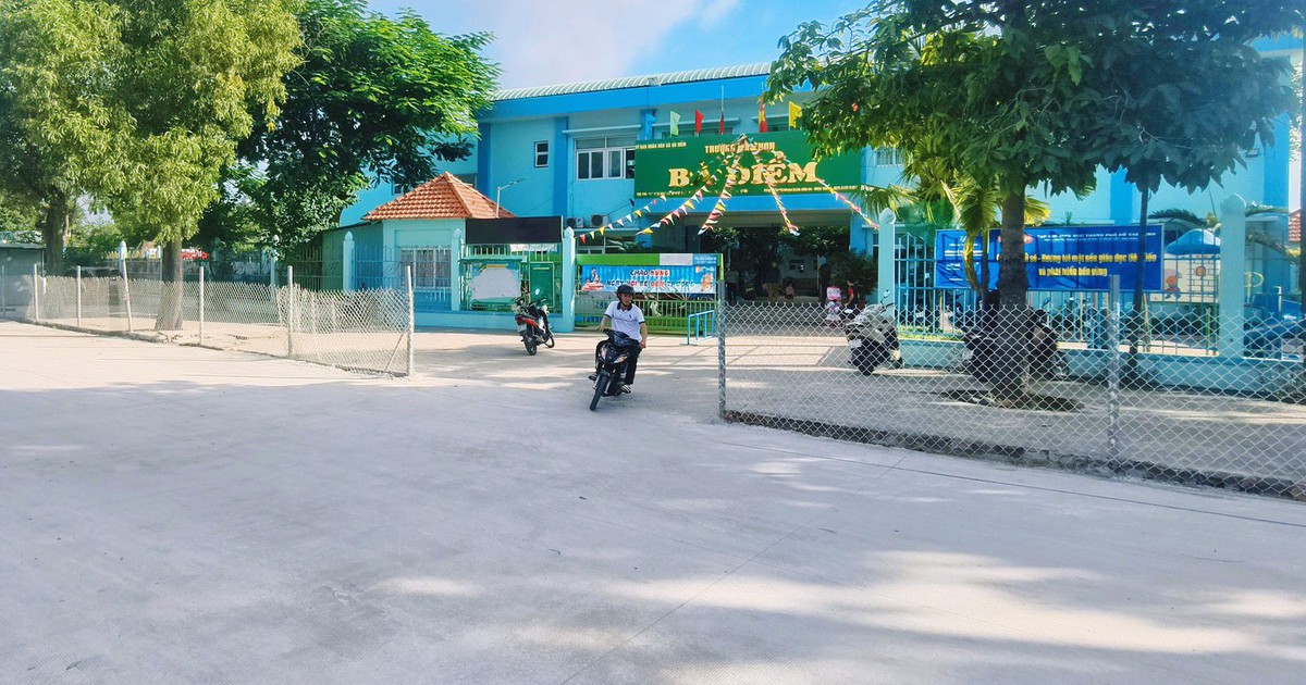 Phụ huynh vui mừng khi đường đầy 'ổ voi' trước cổng Trường mầm non Bà Điểm được nâng cấp