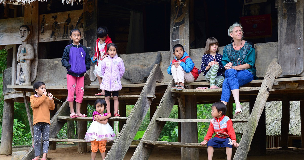 Belgium woman elevates Vietnam’s ethnic fabric tradition