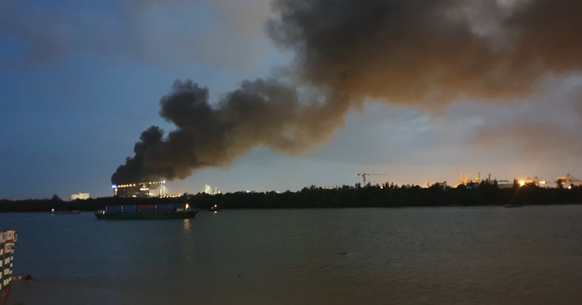 Flame engulfs company at Saigon export processing zone, multiple ...