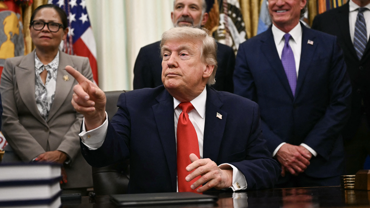 Ông Trump đề cử luật sư riêng làm Công tố viên Khu vực Nam ...