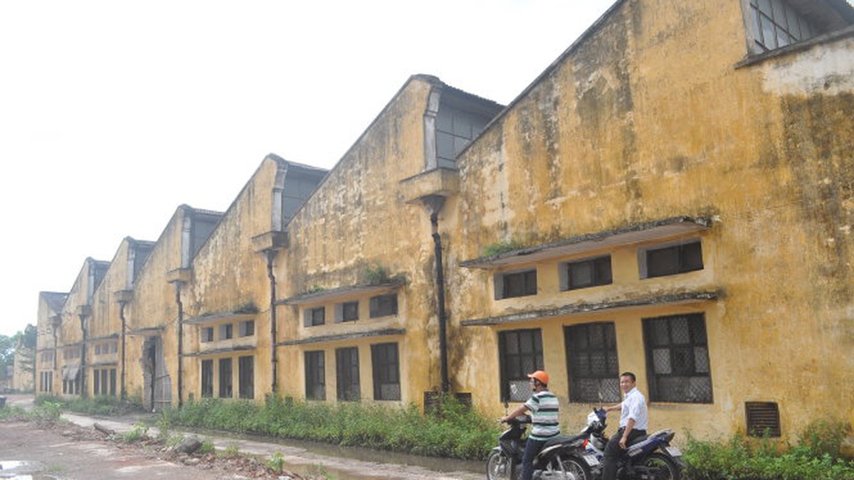 Dãy nhà xưởng cũ của Nhà máy Dệt Nam Định năm 2016 trước khi khu đất chuyển thành Khu đô thị Dệt May