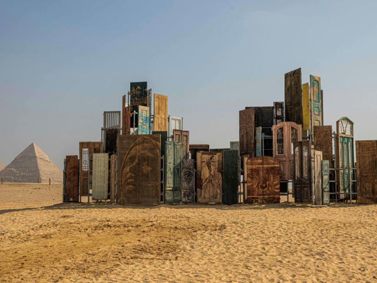 Monumental art displayed in shade of Egypt's pyramids