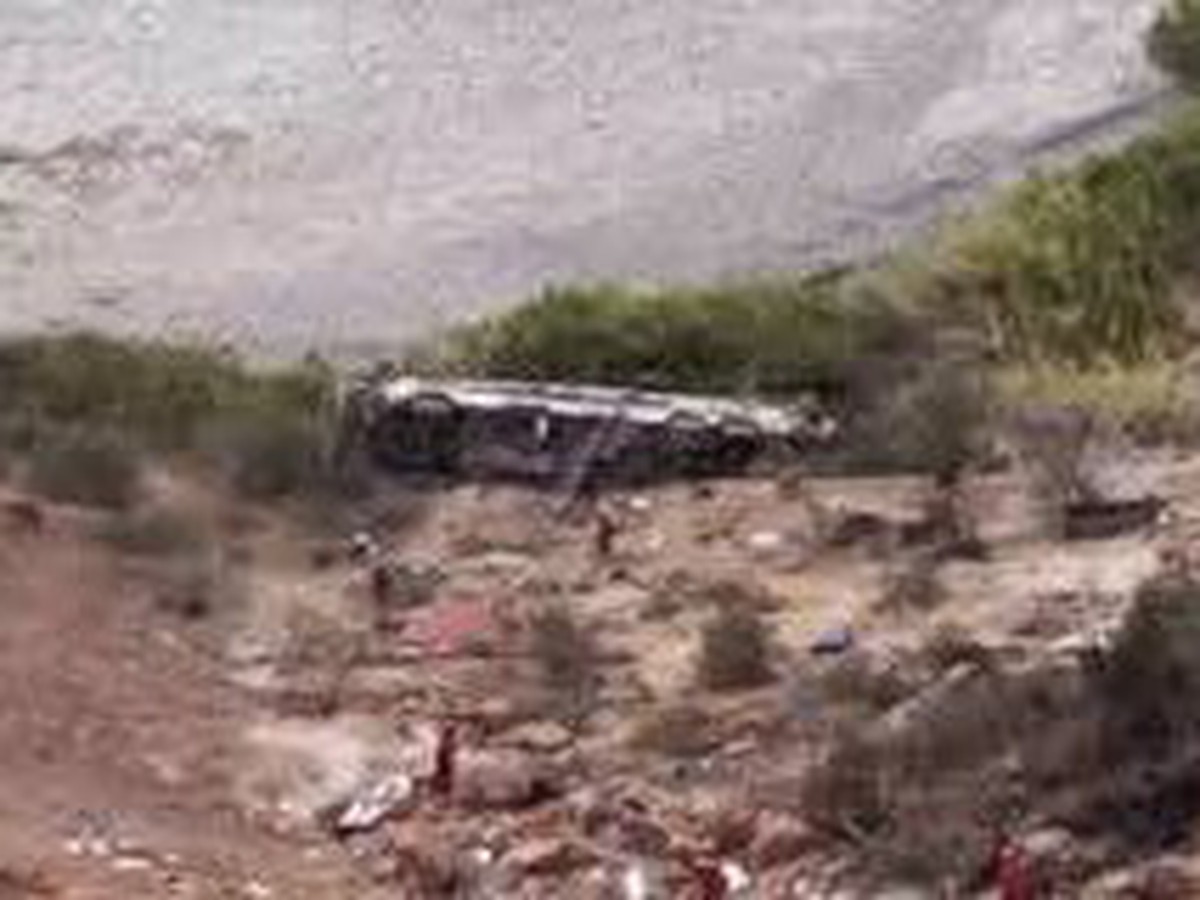 37 dead after bus plunges into ravine in southern Peru