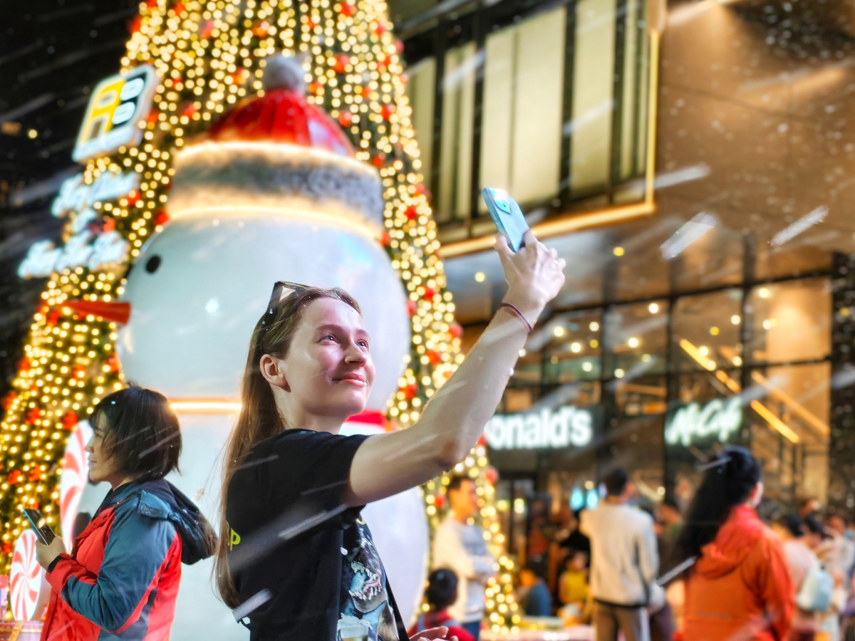 Vietnam's Nha Trang shines bright with festive Christmas atmosphere
