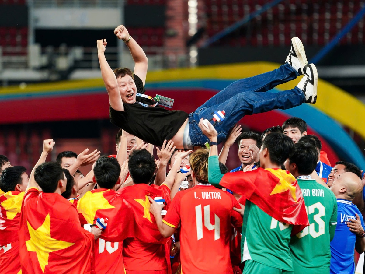 Vietnam’s football coach Kim Sang Sik secures automatic contract extension through 2027 Asian Cup cycle