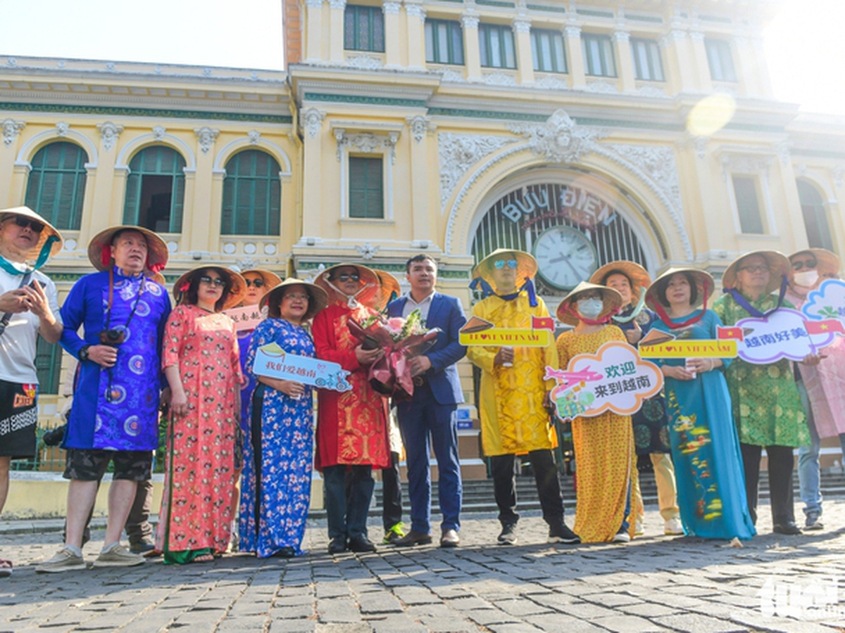 Vietnam, China launch cross-border QR payments for tourists