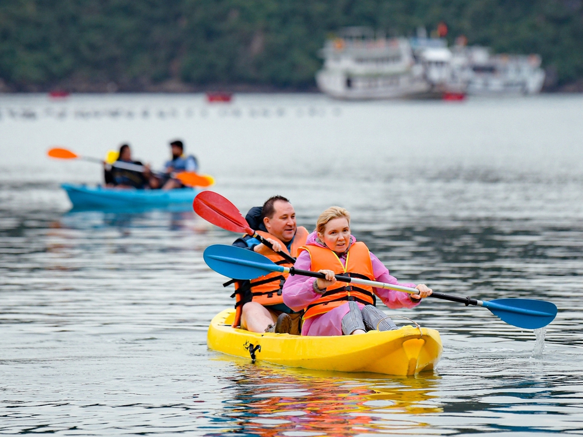 Vietnam’s int’l tourist arrivals hit record 19.15 million in 11 months