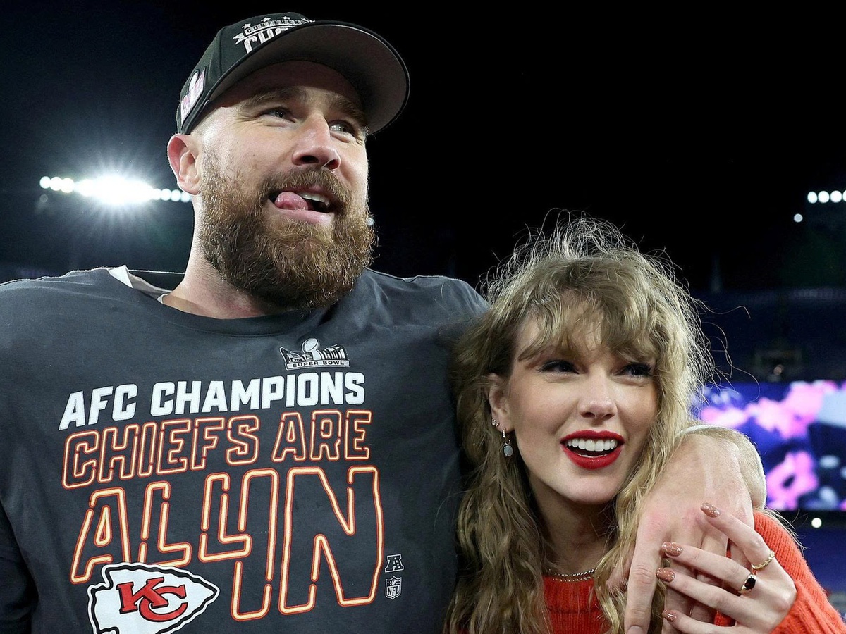 Chuyện tình Taylor Swift và Travis Kelce tạo cơn sốt thời trang bóng bầu dục - Tuổi Trẻ Online