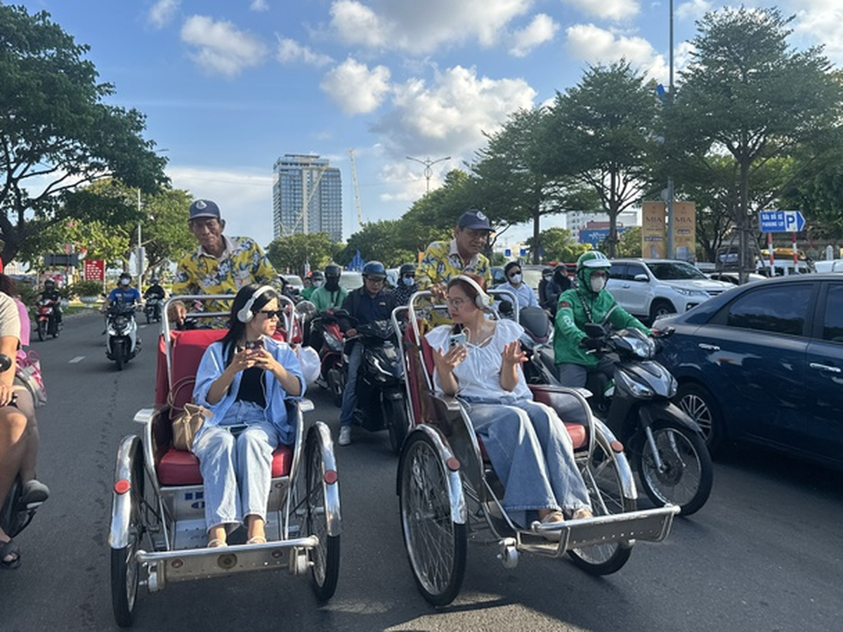 Da Nang introduces multilingual audio guides on cyclo tours