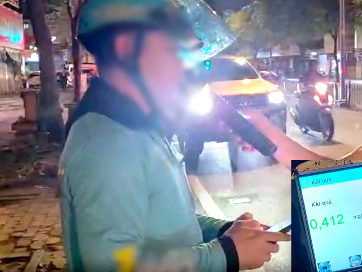 Ho Chi Minh City police catch ride-hailing drivers drunk driving