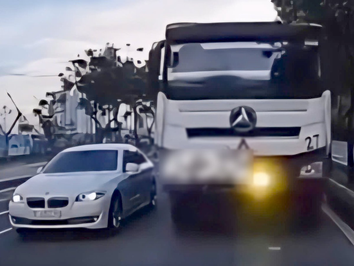 Trucker fined for honking to urge vehicle ahead to give way in Ho Chi Minh City