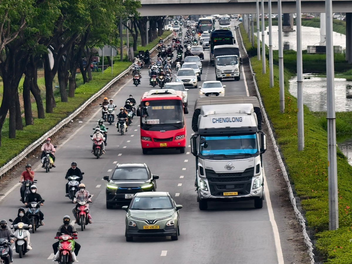 Vietnam’s EV boom: Why are foreign automakers still pushing hybrids?