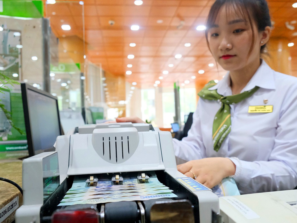 State Bank of Vietnam threatens to curb credit growth if banks fail to lower interest
