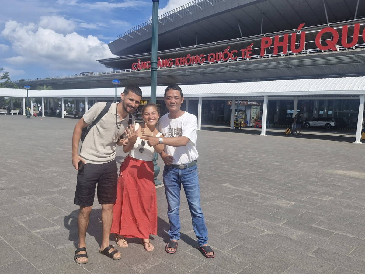 Vietnamese volunteer travels over 1,000km to return lost wedding ring to Portuguese newlyweds