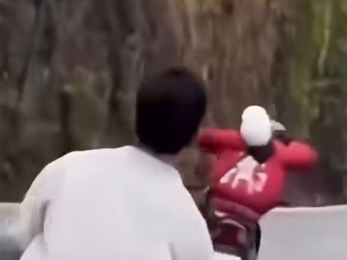 Vietnam teen performs hands-free dance stunt while riding motorbike, police seize vehicle