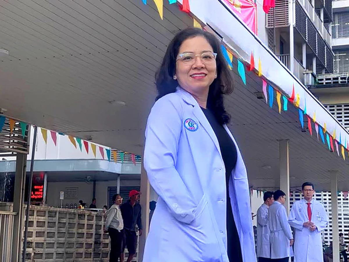 Vietnamese doctor revives Australian passenger who stopped breathing on flight
