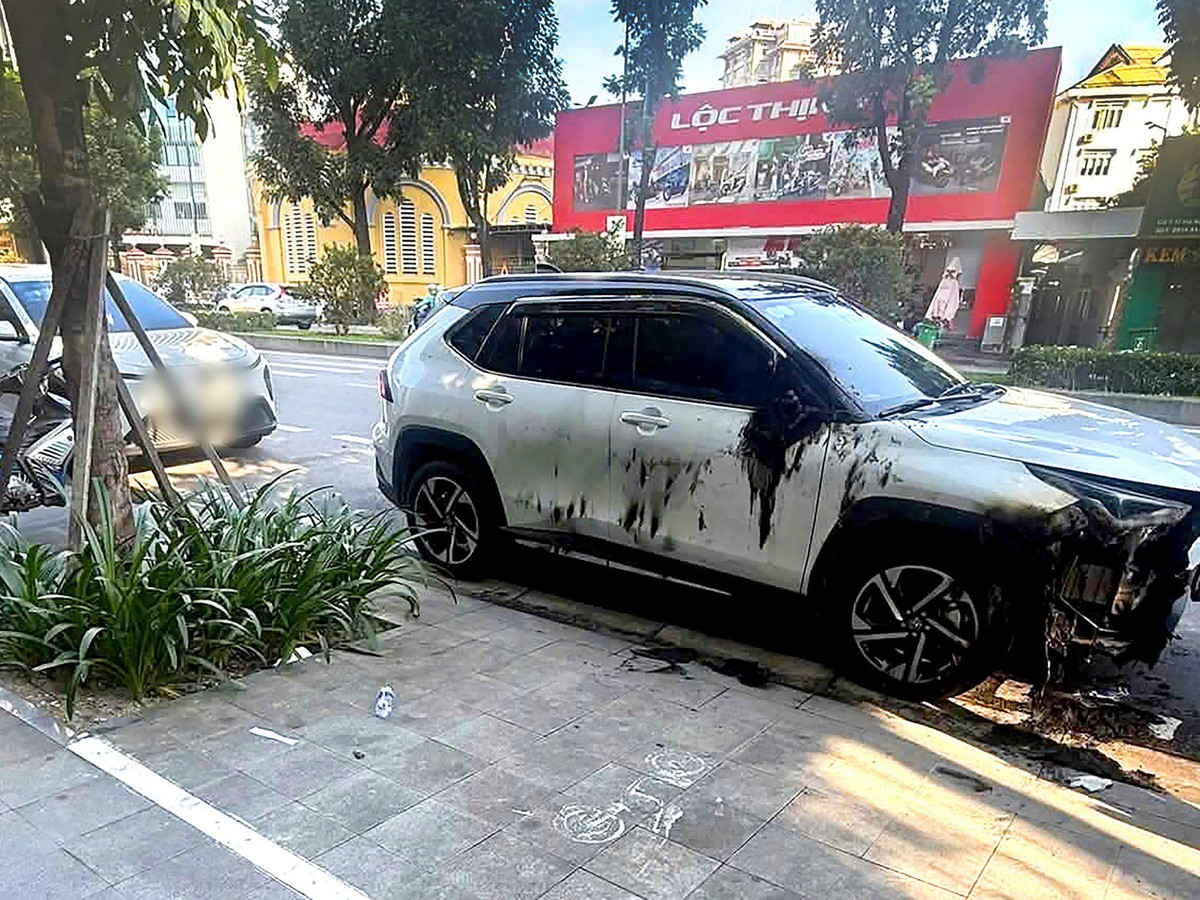 Vietnam police probe suspected arson, vandalism involving 2 cars in Hue