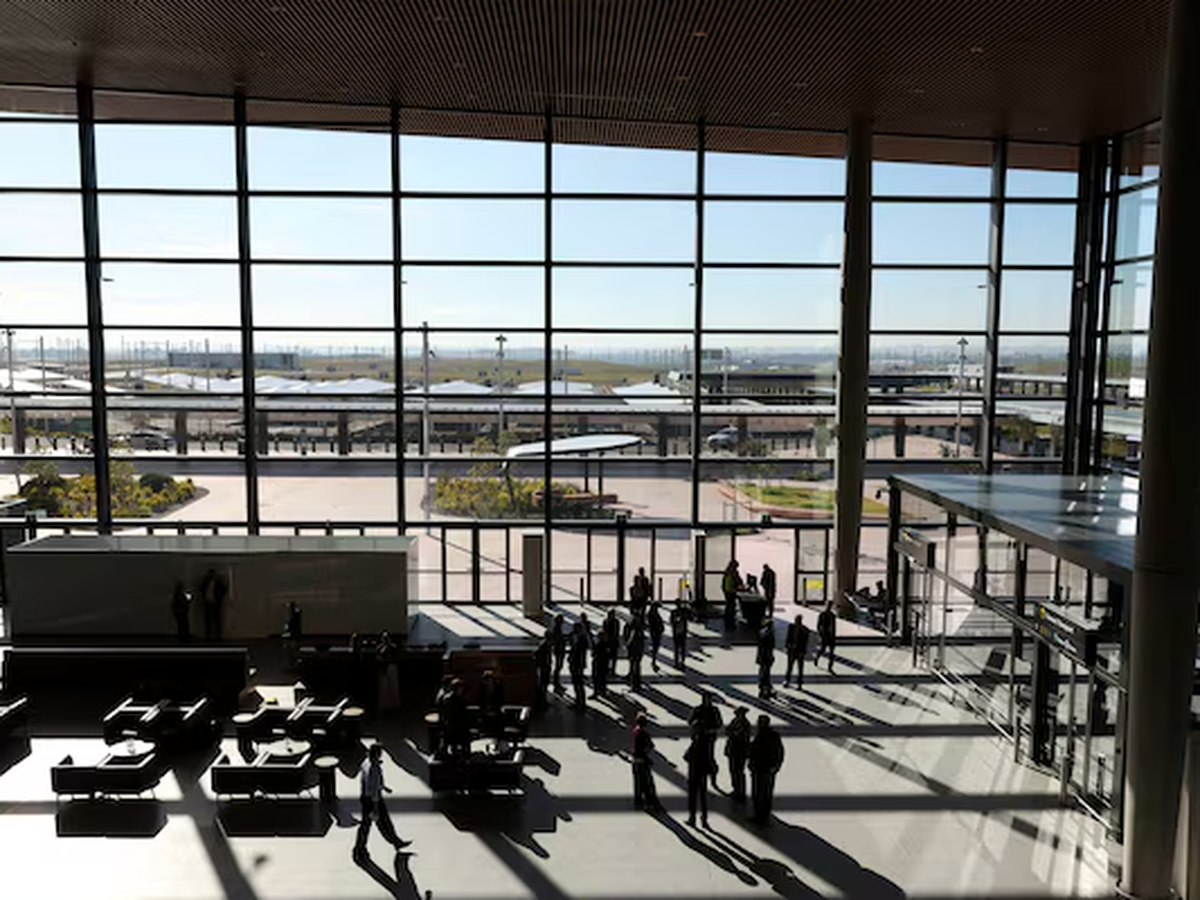 Sydney's new international airport opens to passengers