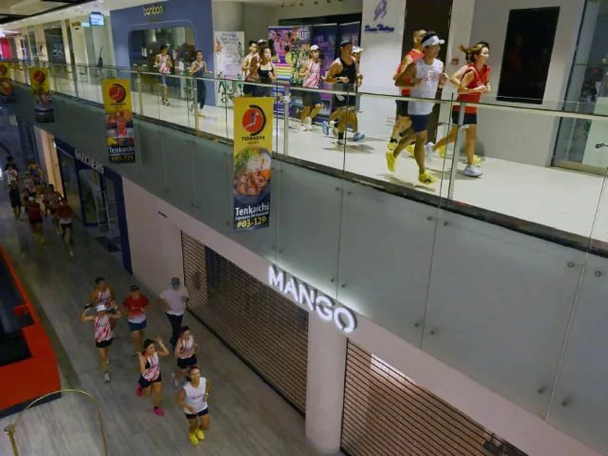 Runners swap streets for shopping malls as haze chokes Singapore