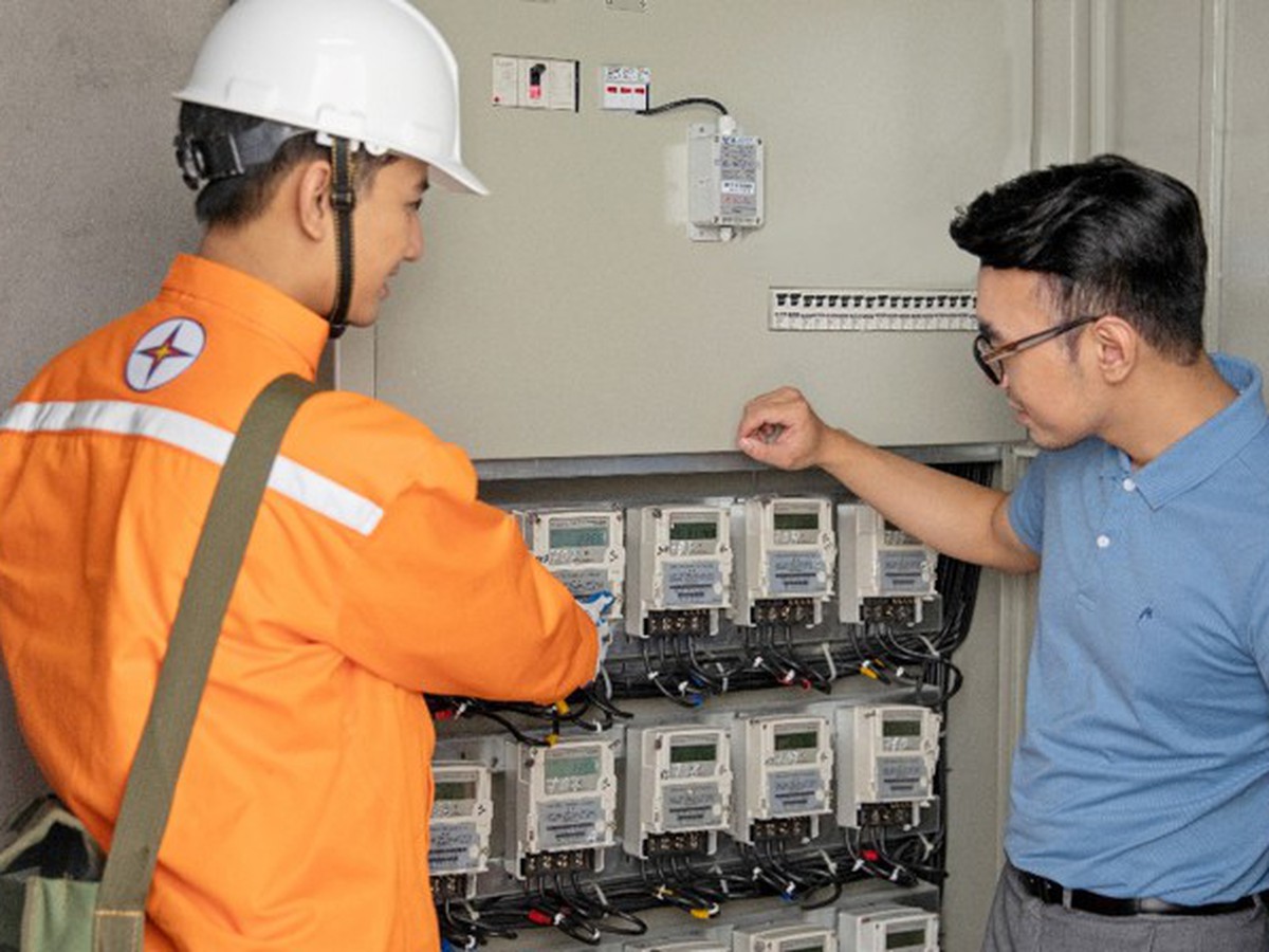 Vietnam weighs electricity price cut, 0% special consumption tax on gasoline from November 1