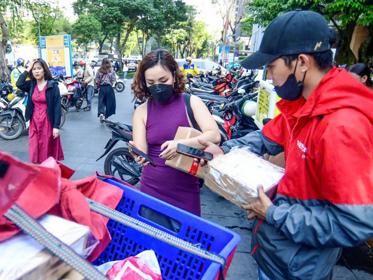 Vietnam e-commerce sales rise as online shoppers turn more price-conscious